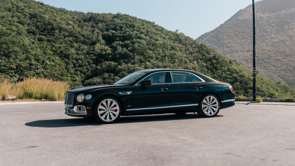 Bentley Flying Spur Azure Híbrido 2024 — foto 1