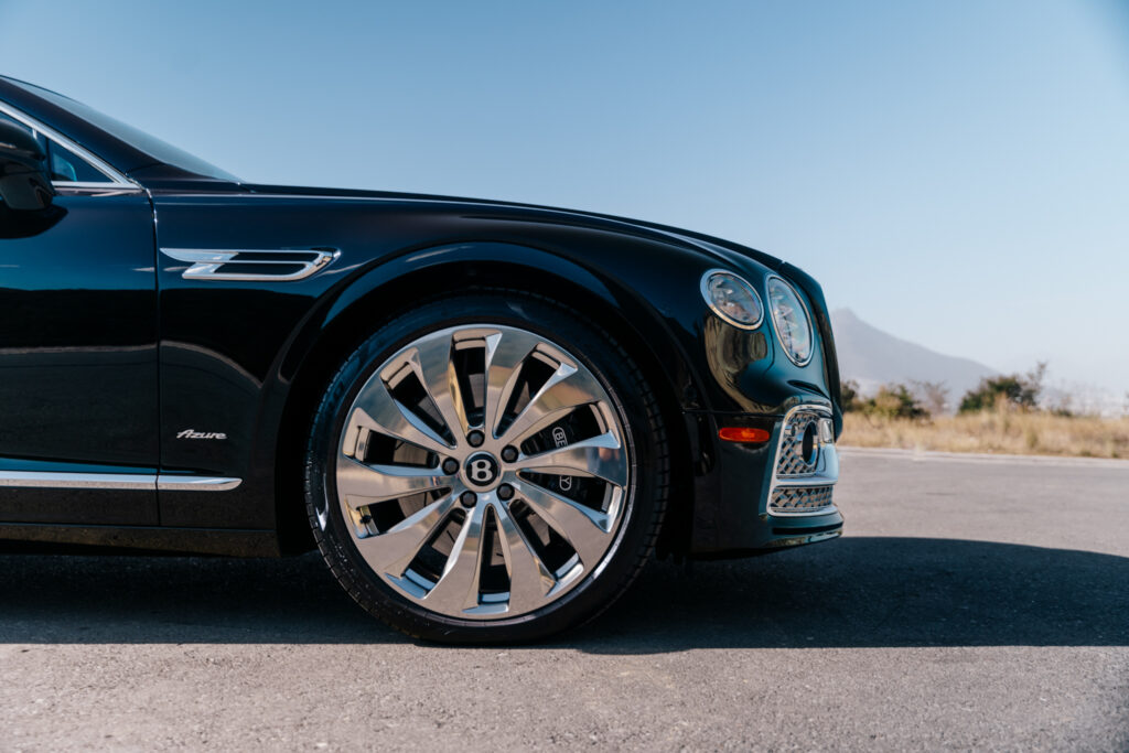 Bentley Flying Spur Azure Híbrido 2024 — foto 2