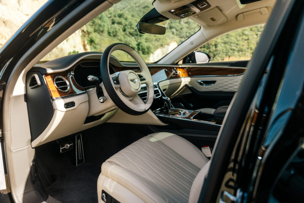 Bentley Flying Spur Azure Híbrido 2024 — foto 4