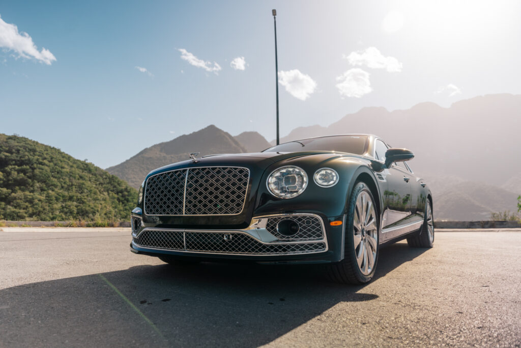 Bentley Flying Spur Azure Híbrido 2024 — foto 6