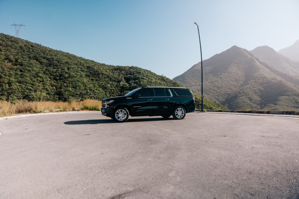 Suburban Negra 2024 — foto 1