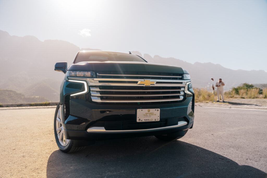 Suburban Negra 2024 — foto 2