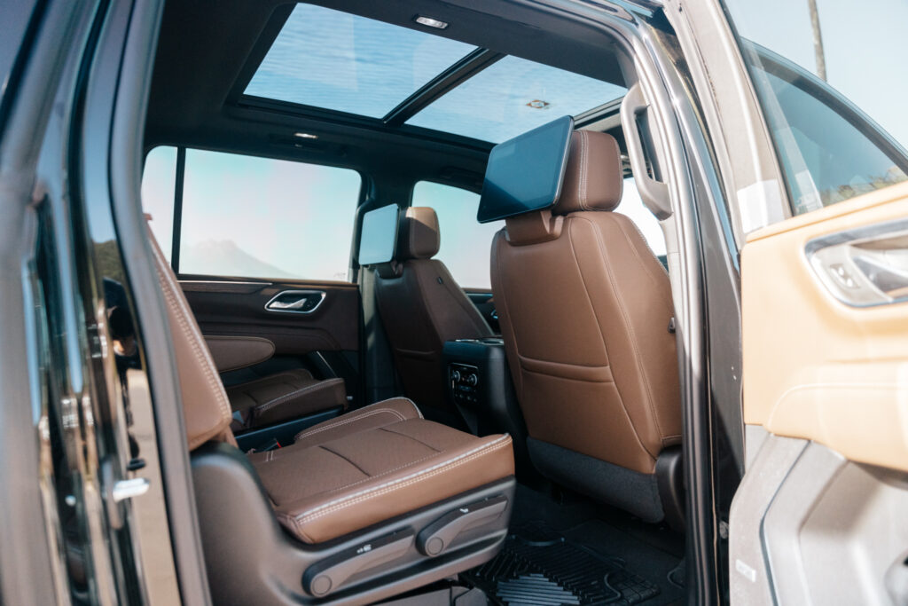 Suburban Negra 2024 — foto 4