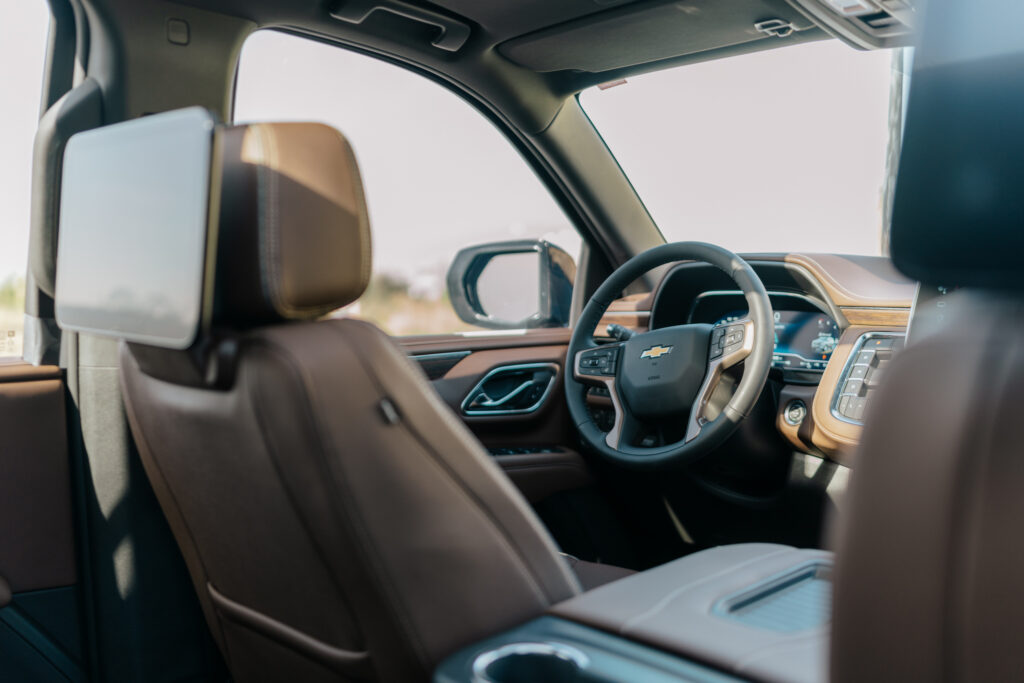 Suburban Negra 2024 — foto 5