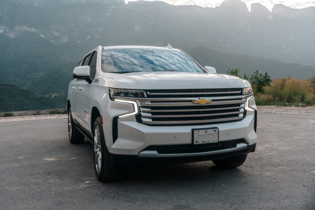 Suburban Blanca 2024 — foto 3