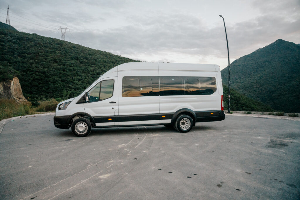 Ford Transit Van 2023 — foto 1