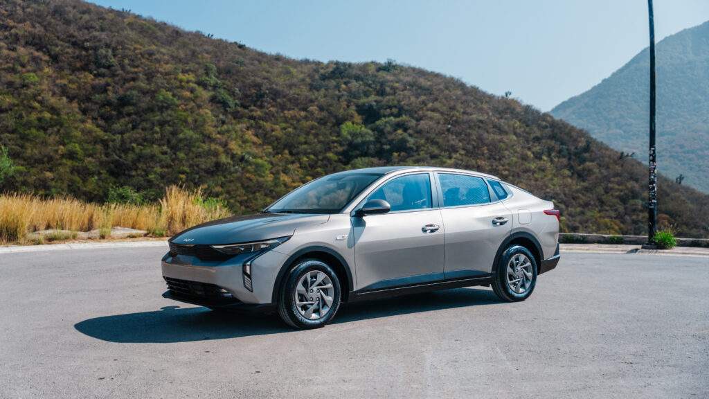 KIA K3 2024 — foto 1