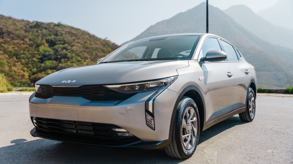 KIA K3 2024 — foto 4