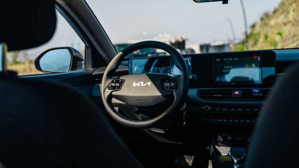 KIA K3 2024 — foto 2