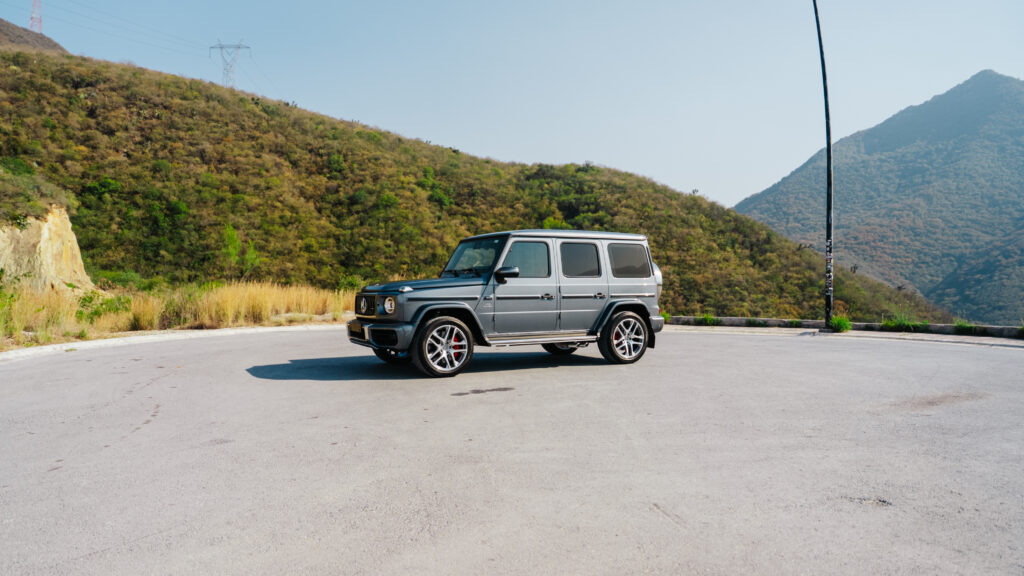 Mercedes-Benz G63 AMG 2024 gris — foto 6