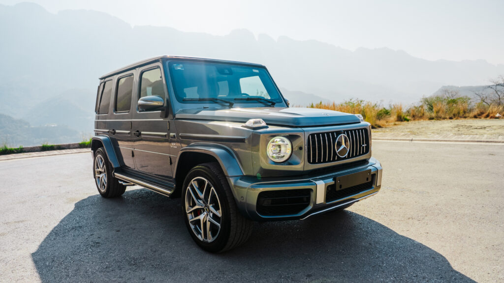 Mercedes-Benz G63 AMG 2024 gris — foto 4