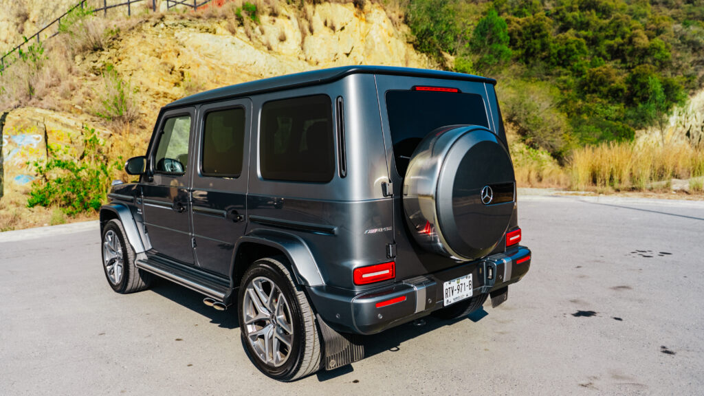 Mercedes-Benz G63 AMG 2024 gris — foto 5