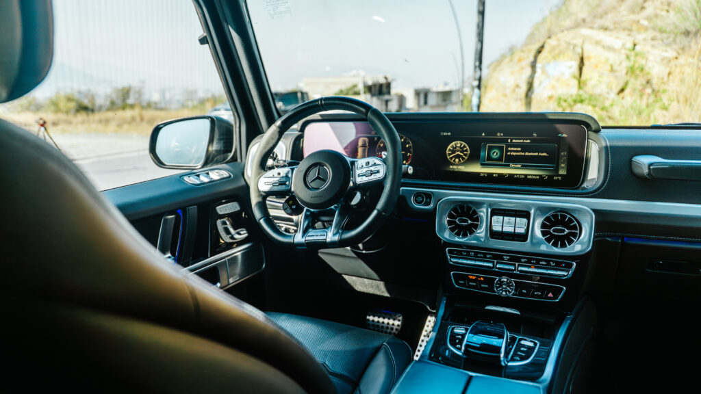 Mercedes-Benz G63 AMG 2024 gris — foto 2